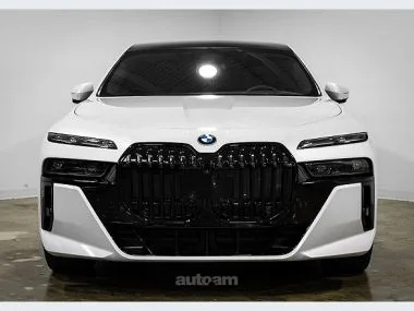 BMW 760 2023 — миниатюра 2
