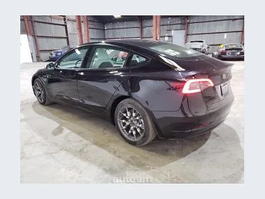 Tesla Model 3 2023 — миниатюра 2