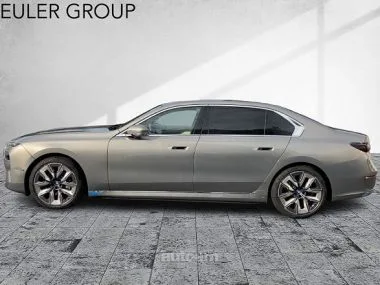 BMW i7 2022 — миниатюра 2