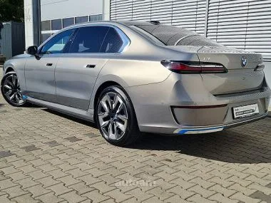 BMW i7 2022 — миниатюра 2