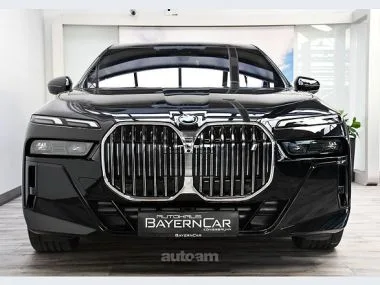 BMW i7 2023 — миниатюра 2