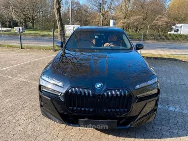 BMW i7 2023 — миниатюра 2