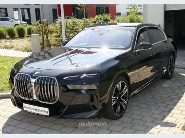 BMW i7 2023 — миниатюра 2