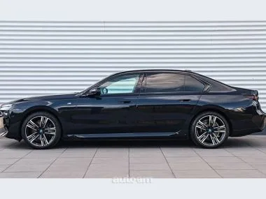 BMW i7 2023 — миниатюра 2