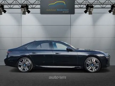 BMW i7 2023 — миниатюра 2