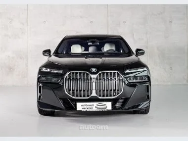 BMW i7 2023 — миниатюра 2