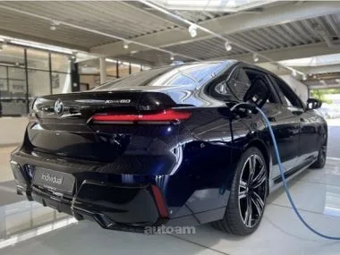 BMW i7 2023 — миниатюра 2