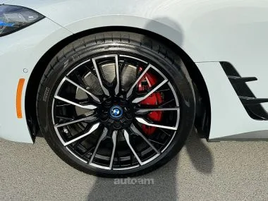 BMW i4 2023 — миниатюра 2