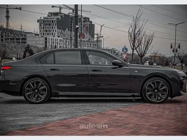 BMW i7 2022 — миниатюра 2