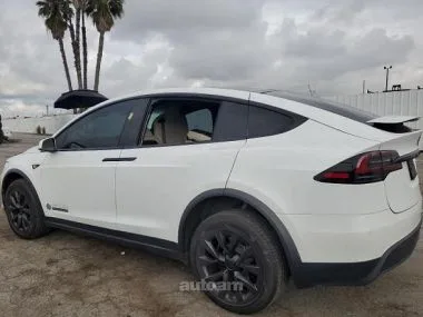 Tesla Model X 2022 — миниатюра 2