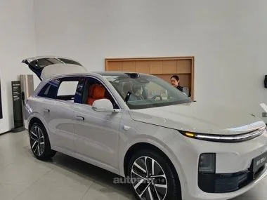 Li Xiang Li L6 MAX 2025 — миниатюра 2