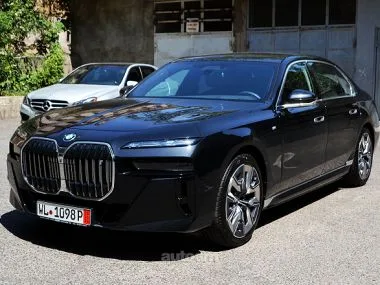 BMW i7 2023 — фото 1, купить с доставкой в Москву