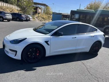 Tesla Model 3 2023 — фото 1, купить с доставкой в Москву