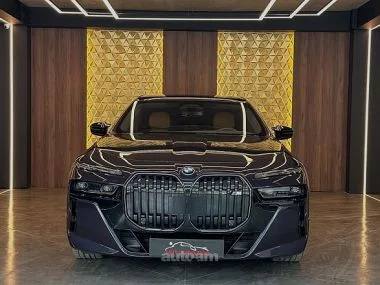 BMW i7 2023 — миниатюра 2