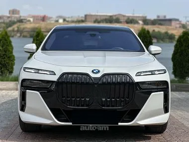 BMW i7 2023 — миниатюра 2