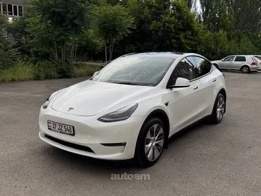 Tesla Model Y 2023 — миниатюра 2