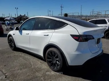Tesla Model Y 2023 — миниатюра 2