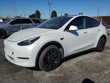 Tesla Model Y 2023 — фото 1, купить с доставкой в Москву
