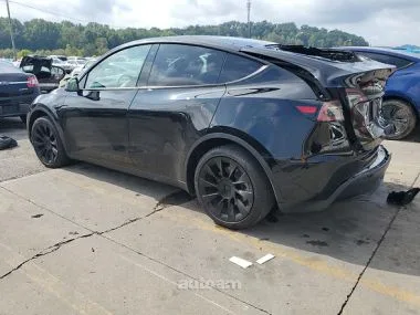 Tesla Model Y 2023 — миниатюра 2