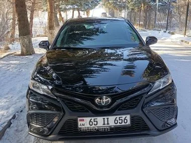 Toyota Camry SE 2023 — фото 1, купить с доставкой в Москву
