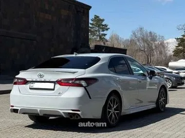 Toyota Camry Se night shade 2023 — миниатюра 2