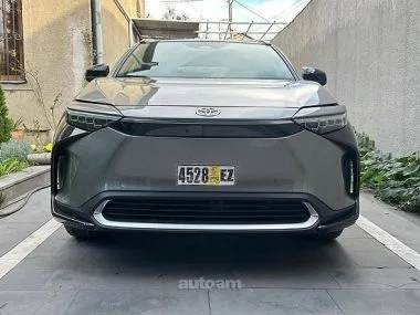 Toyota Bz4X Limited Japan 2025 — миниатюра 2