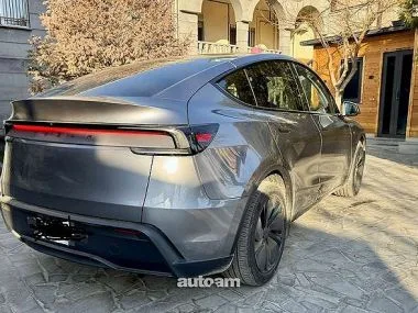 Tesla Model Y 2025 — миниатюра 2
