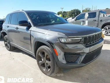 Jeep Grand Cherokee 2022 — фото 1, купить с доставкой в Москву