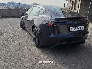 Tesla Model 3 2025 — миниатюра 2