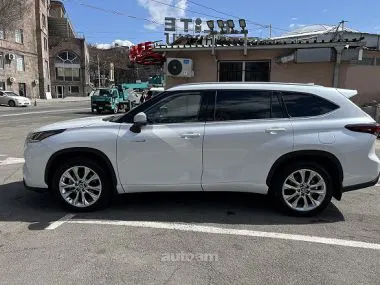 Toyota Highlander 2024 купить в Москве
