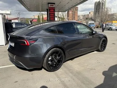 Tesla Model 3 Long Range 2025 — миниатюра 2