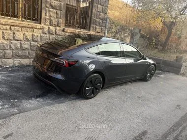 Tesla Model 3 2024 — миниатюра 2