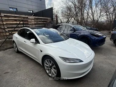 Tesla Model 3 2024 — миниатюра 2