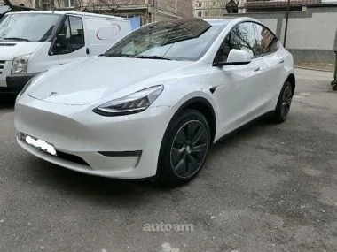 Tesla Model Y Dual motor long range 2023 — миниатюра 2