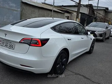 Tesla Model 3 2023 — миниатюра 2