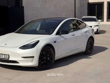 Tesla Model 3 2023 — фото 1, купить с доставкой в Москву