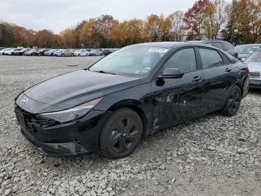 Hyundai Elantra 2023 купить в Москве