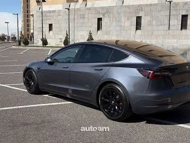 Tesla Model 3 2023 — миниатюра 2