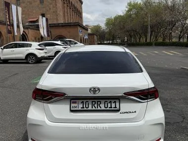 Toyota Corolla SE 2022 — фото 1, купить с доставкой в Москву