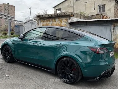 Tesla Model Y Performance 2022 — миниатюра 2