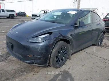 Tesla Model Y 2024 — миниатюра 2