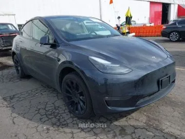 Tesla Model Y 2024 — фото 1, купить с доставкой в Москву