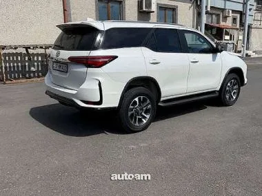 Toyota Fortuner 2022 — миниатюра 2