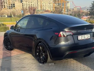 Tesla Model Y Performance 2024 — миниатюра 2