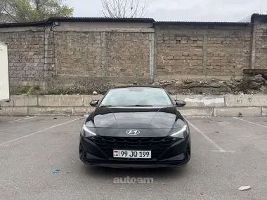 Hyundai Elantra 2023 купить в Москве