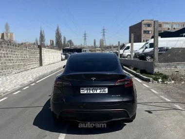 Tesla Model Y 2024 — миниатюра 2