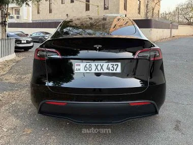 Tesla Model Y 2022 — миниатюра 2