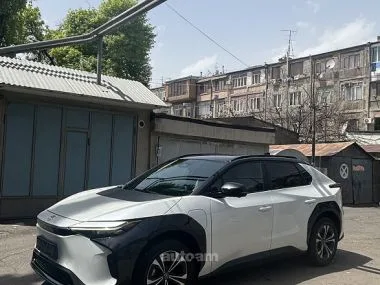 Toyota Bz4X 2023 — миниатюра 2