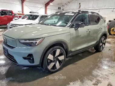 Volvo XC40 2024 — фото 1, купить с доставкой в Москву