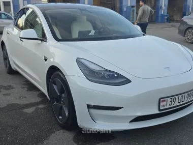 Tesla Model 3 2023 — миниатюра 2